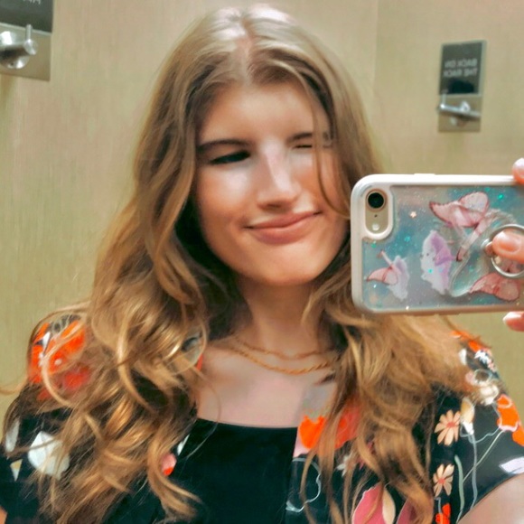 Meet your Posher, Kelsey - Picture 1 of 1